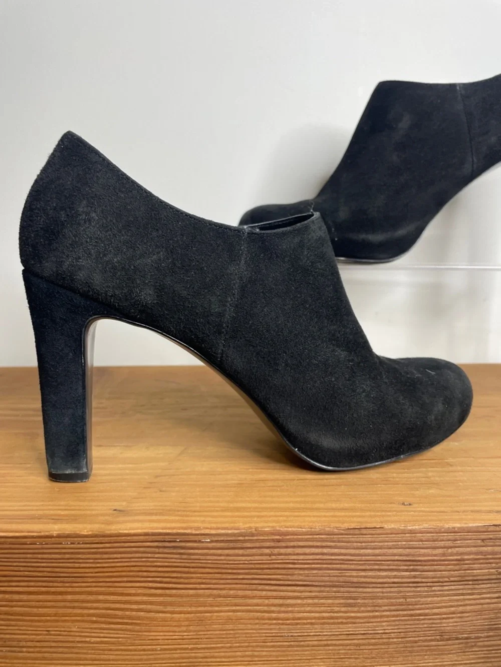 🍉 Tahari Black Suede High Heel Booties